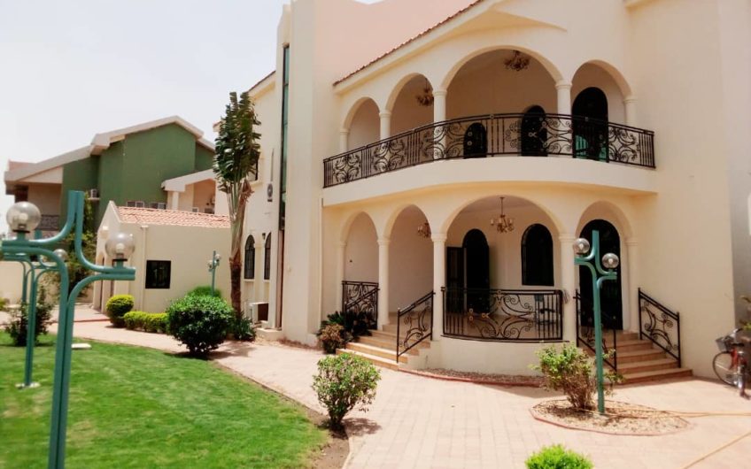 Magnifique villa R+2 située au cœur de Ouaga 2000